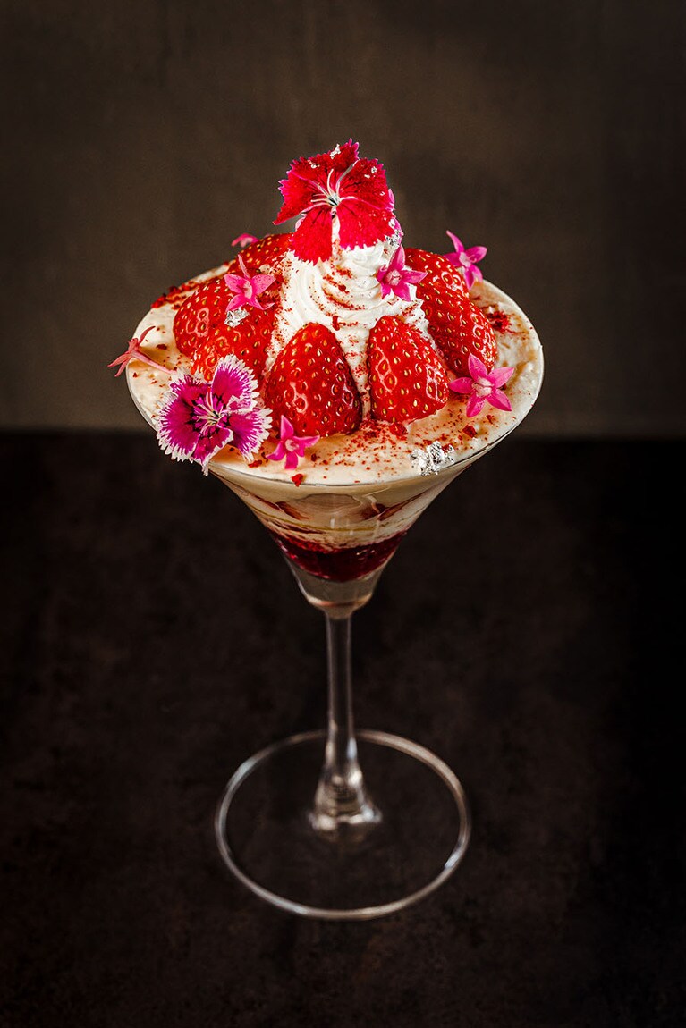 「イチゴの花畑パフェ」3,200円。