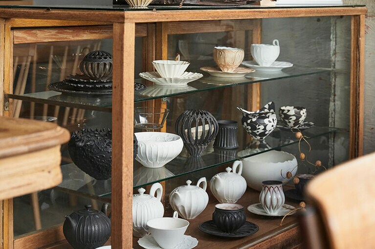 森さんのコレクション。パフェ用に特注した器も。