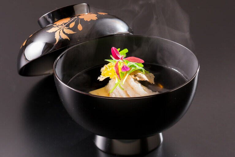 たたずまいも美しい会席料理。