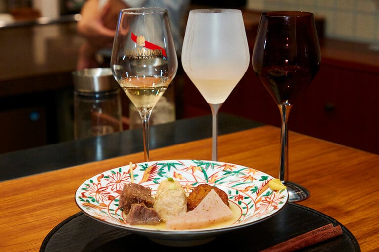 美しいおでん。辛子まで美味しいと評判だ。