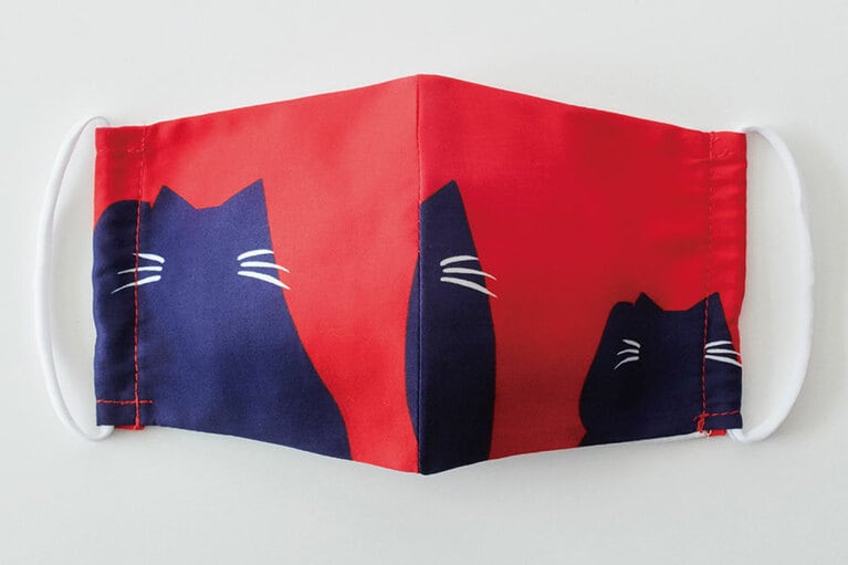 印染 布マスク「猫」柄 Mサイズ(タテ約12cm×ヨコ約19.5cm)。