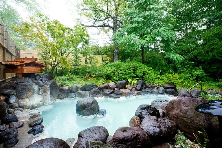 奥日光森のホテル［栃木／日光湯元温泉］大浴場露天風呂。
