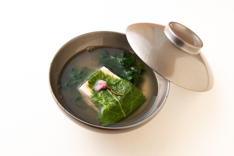 吸物「桜海老真丈 新青海苔」。