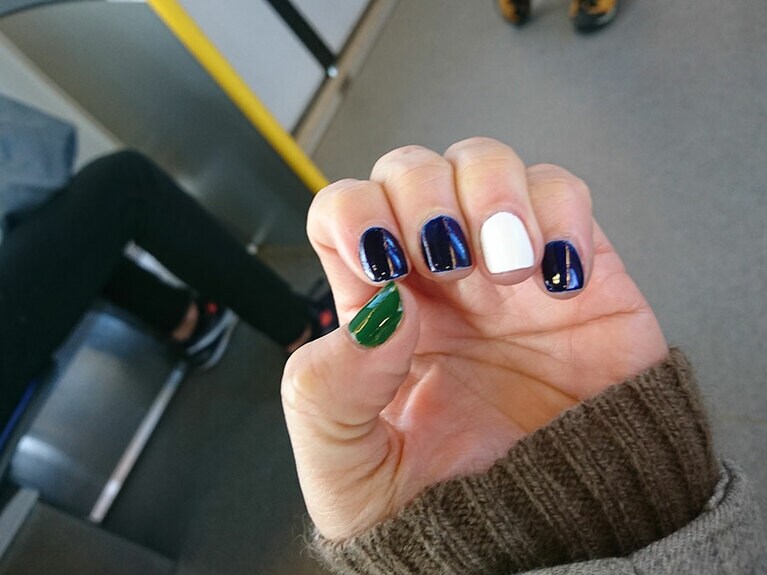 グリーン、ブルー、ホワイトのチームカラー。この日は日本人ネイリストさんが担当、心強かったです。