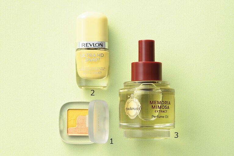 1：ペタル フロート アイシャドウ 26　2,420円／トーン 
2：ウルトラ HD スナップ！ 002　1,100円／レブロン（数量限定発売中） 
3：パンピューリ メモリアミモザ　エクストラクトパフュームオイル 50mL 29,700円／LUXTECA