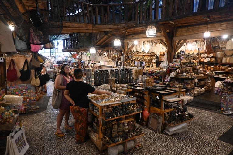 手頃なプライスの雑貨ショップが数軒集結したラブ・アンカー。