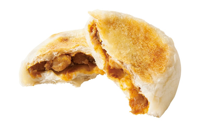 【Liebe(リーベ)】焼きカレーパン(容量：95g／サイズ：95g) 298円(税込)。