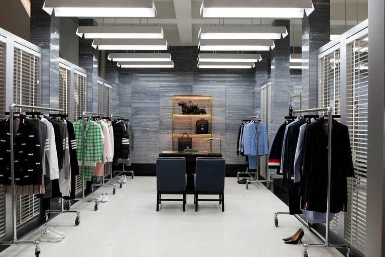 トム・ブラウンの愛犬、ダックスフンドの“ヘクター”(写真中央)をモチーフにしたバッグも必見だ。