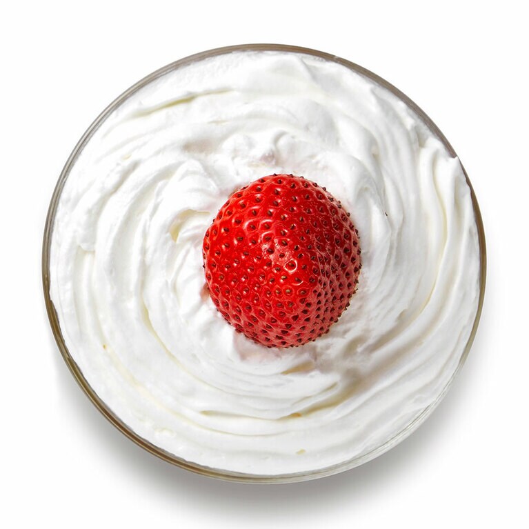 ショートケーキのグラススイーツ、ストロベリーショートケーキ 399円。