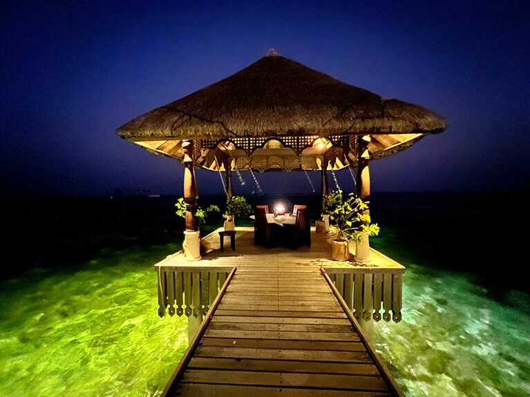 「バラーバル」のスペシャルテーブルはハネムーナーにも人気。予約はお早めに！