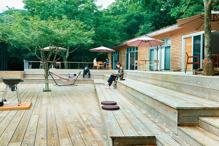 テレワークもできるデッキテラス。／箱根リトリート före［神奈川・仙石原］