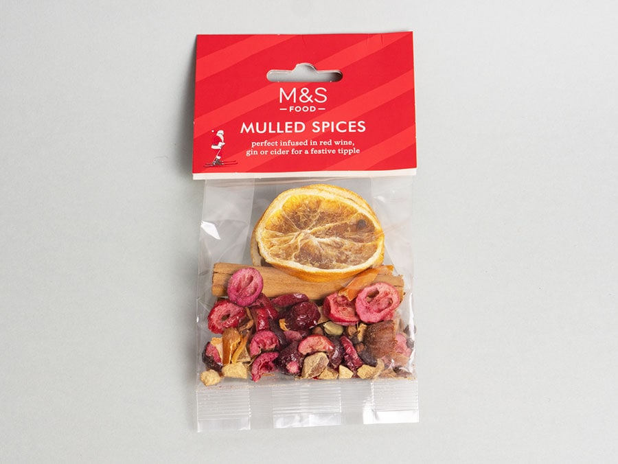 【Mulled Spices Marks & Spencer】マークス＆スペンサーの「モルド・スパイス」は赤が目印。1袋2ポンド。