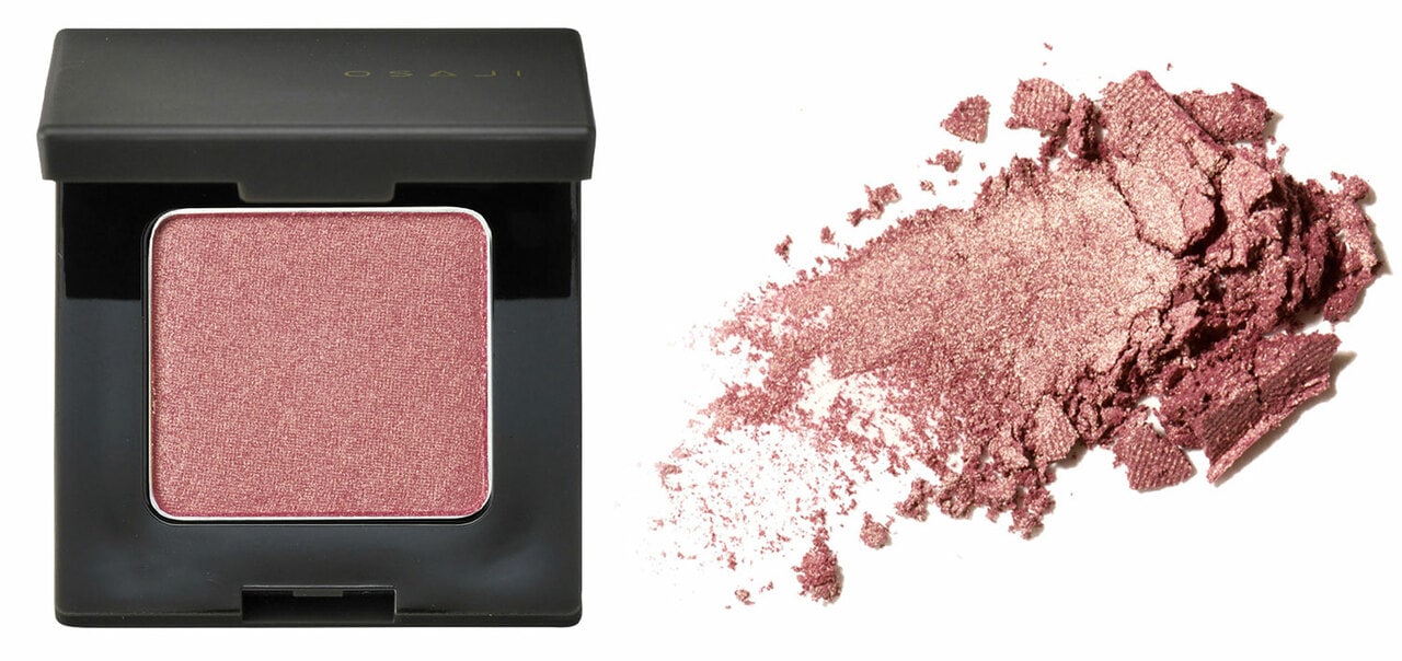 d15 Yorimichi〈寄り道〉。ぱっと見の印象より優しくまろやかに奥行きを作り出す、赤味ブラウン。ゴールドパールが華やかさもプラスしてくれる。