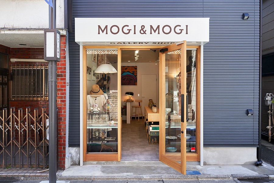 ジャンルにとらわれず、恰好いいものが並ぶ「モギ＆モギ」は訪れる度にワクワクするお店だ。
