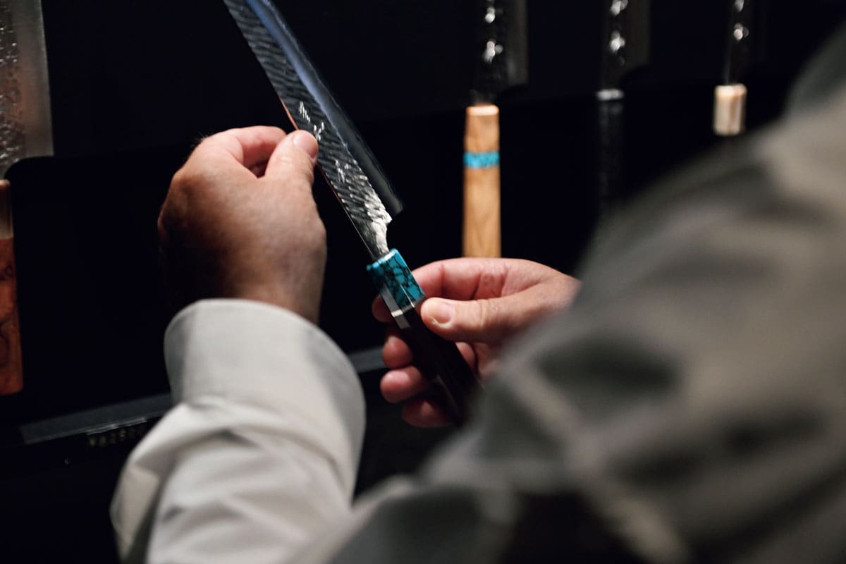 洗練されたデザインと、すっと手に馴染む感触にエヴァンさんは、「素晴らしいという言葉しか出ない。美しい」と、ため息。