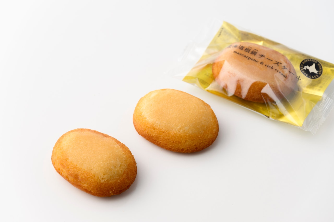 北海道根釧チーズケーキ 各162円。