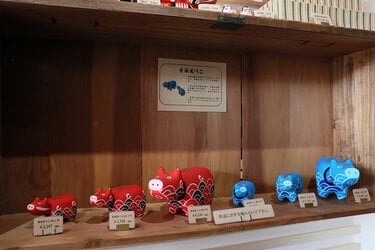 福島県の伝統工芸品】 ニューエイジの赤べこたちも？ 幸運を運ぶ牛「赤