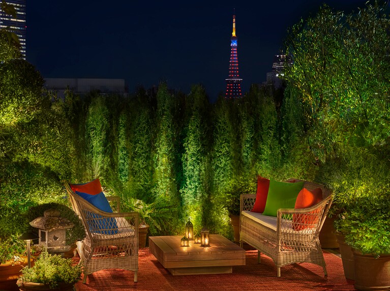 銀座初のナチュラルワインにフォーカスしたルーフトップバー「The Roof」は、大人の隠れ家的存在。