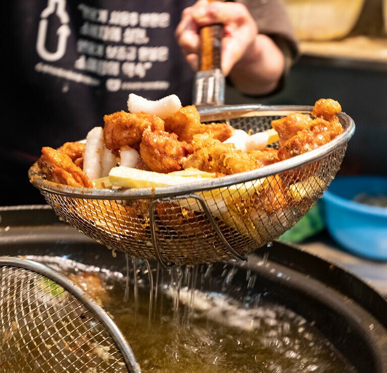 注文を受けてから揚げるので常にできたて。