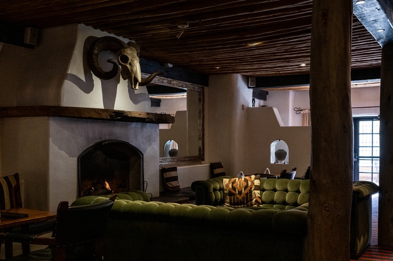 歴史を感じさせるロビーラウンジ。