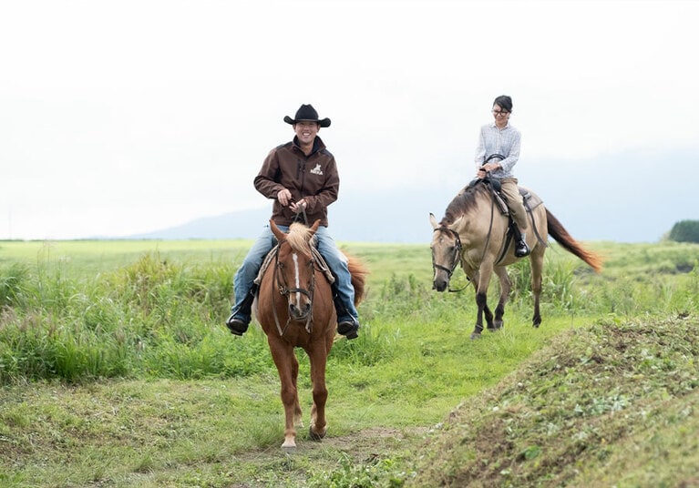 一見すると難しそうに見える乗馬も、教わったとおりに手綱をひいてみると、ちゃんと馬が言うことを聞いてくれる。