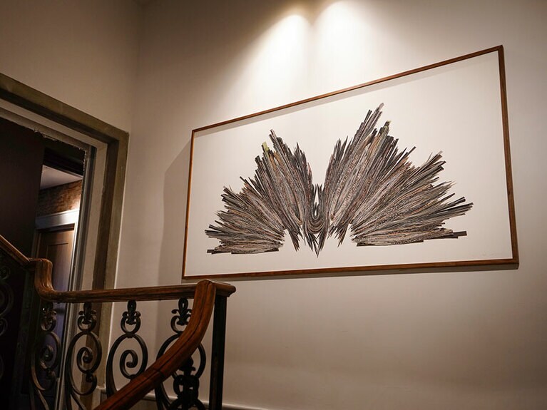 オーナーの作品もあちこちに展示。