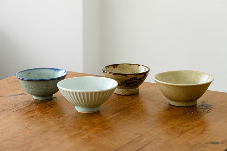 スペースとお財布が許せば、ごはん茶碗は2～3種持つのもおすすめ。気分とその日のごはんに合わせて選びたい。