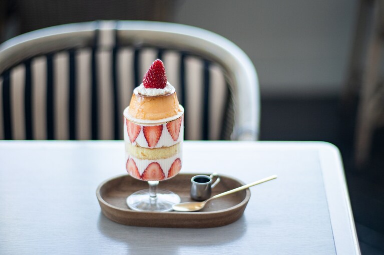 看板メニューの「プリンパフェ」1,210円。