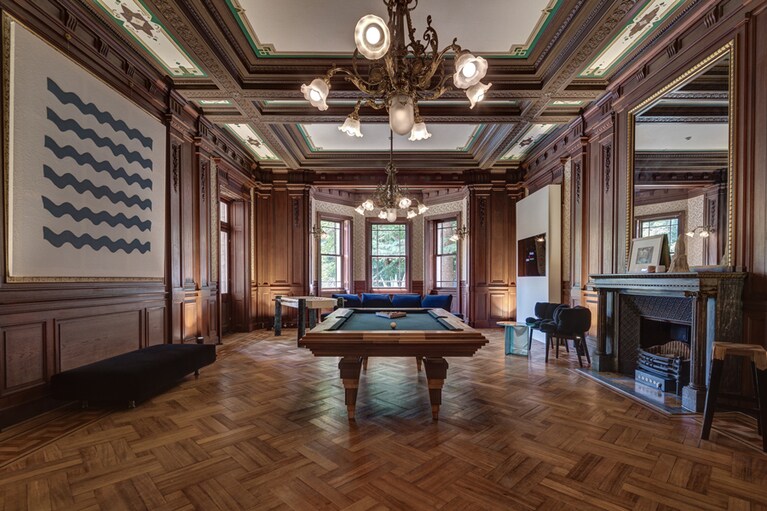 Games table／Hillsideout