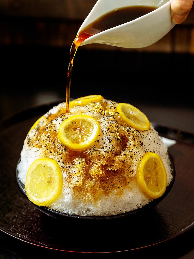 「番茶レモンティー」920円(税込)。燻香香る濃厚な番茶シロップとレモンの蜂蜜漬けが新鮮。爽やかで、スルスル入る。