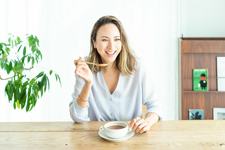 お茶のうま味成分が出汁の役目を果たすから、「ヴィ・プーアール」を使えば茶粥もより簡単においしくつくれる。