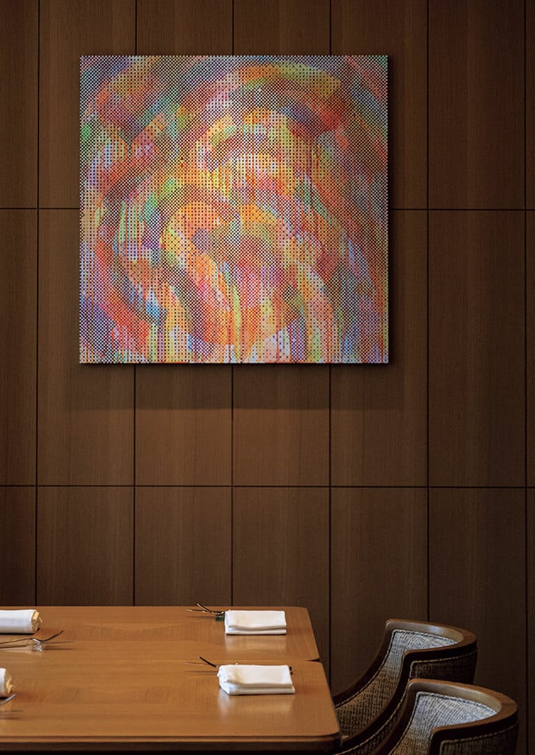 オールデイダイニング「弥栄」の壁面にある川人綾によるペインティング作品。