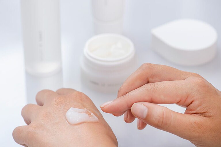 保湿成分“濃密ウォータージェリー”のおかげでコクのある使用感。