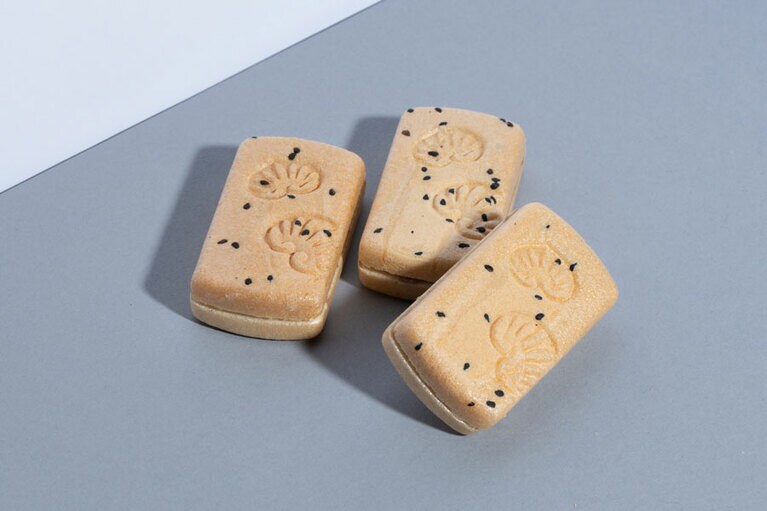 「葵最中（8個入）」1,880円。