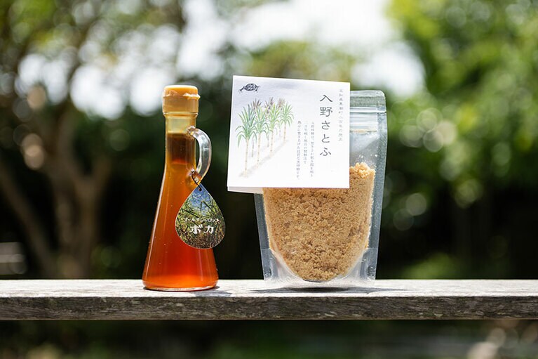 左から、「ボカ濃縮シロップ」1,300円(200g)、「入野さとふ」550円(60g)、1,100円(170g)。