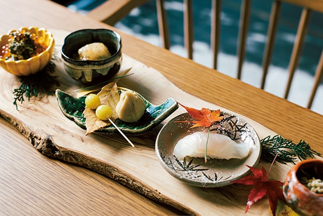 【ふふ 河口湖】ディナーコースの一品「山の幸 海の幸」。地産地消にこだわった、季節を感じる繊細な料理が並ぶ。Photo: Masahiro Shimazaki