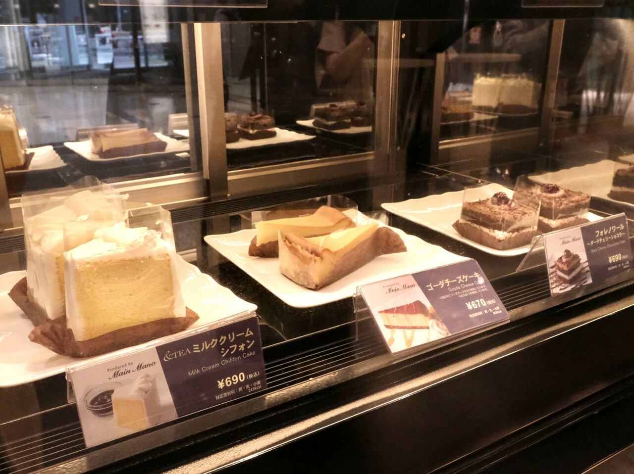 約20種類の紅茶を展開し、こだわりのスイーツも販売（写真は虎ノ門ヒルズ店のメニュー）