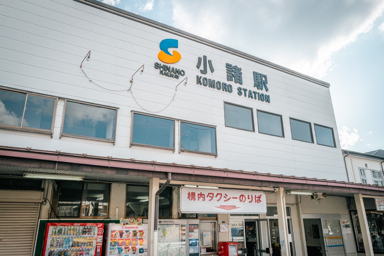 ローカルな雰囲気がたまらない小諸駅。