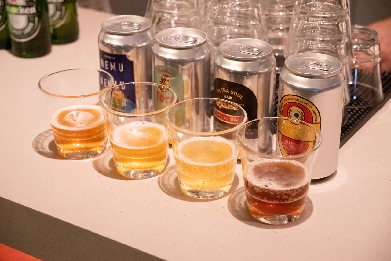 オリジナルのクラフトビールは、ハラペーニョやライム入りの発泡酒から、ライ麦の香りが爽やかで飲みやすいクラフトビールまで全4種類。