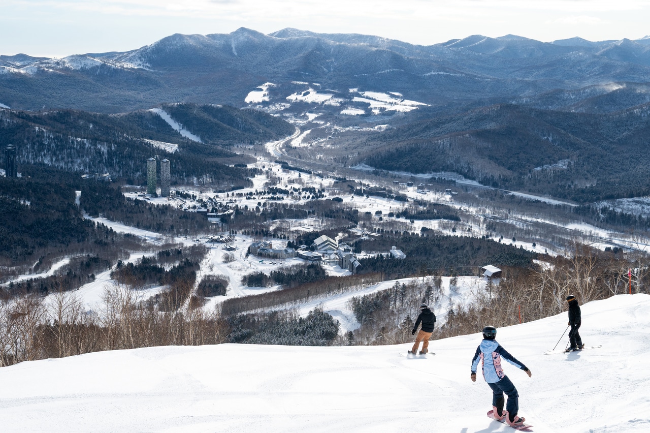 スキー＆スノボのコースに隣接するエリアも。