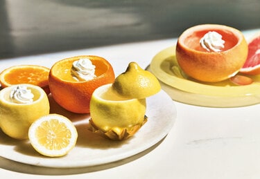 フルーツを丸ごとくり抜いた器のゼリーに興奮！ 竹筒入り羊羹も…〈夏の