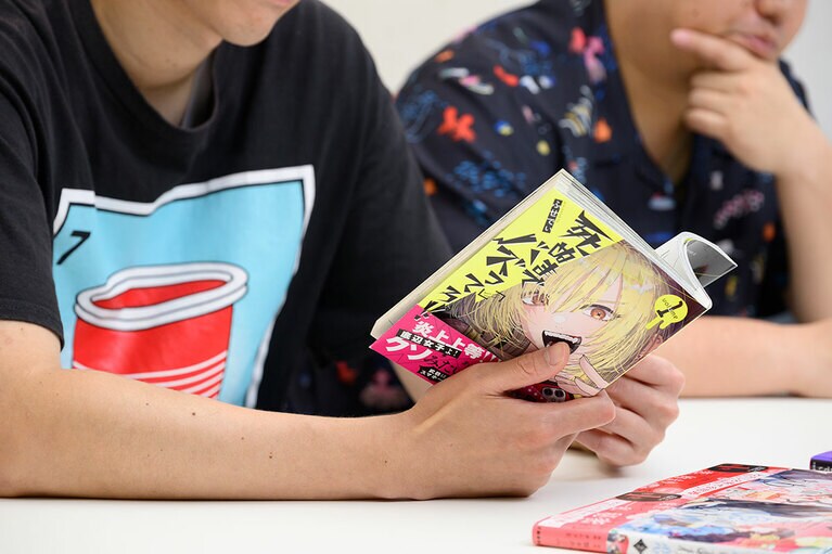 インタビューに答えてくれた、ロングコートダディのおふたり。