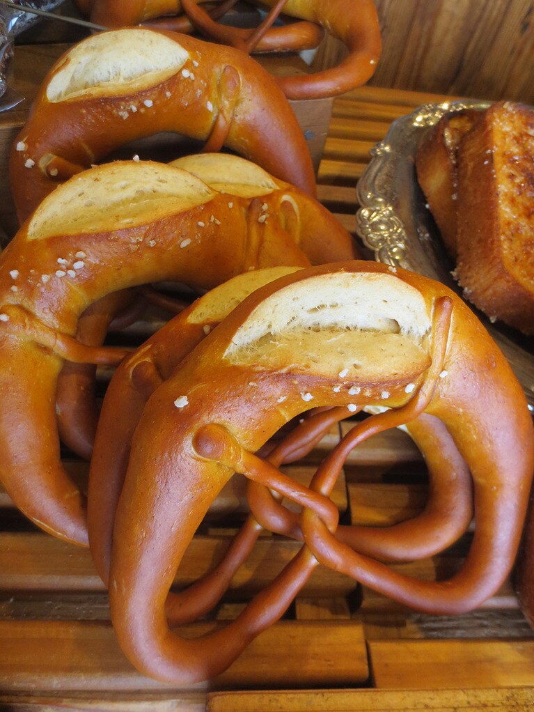 ドイツパンといえば、この「ブレッツェル」160円。