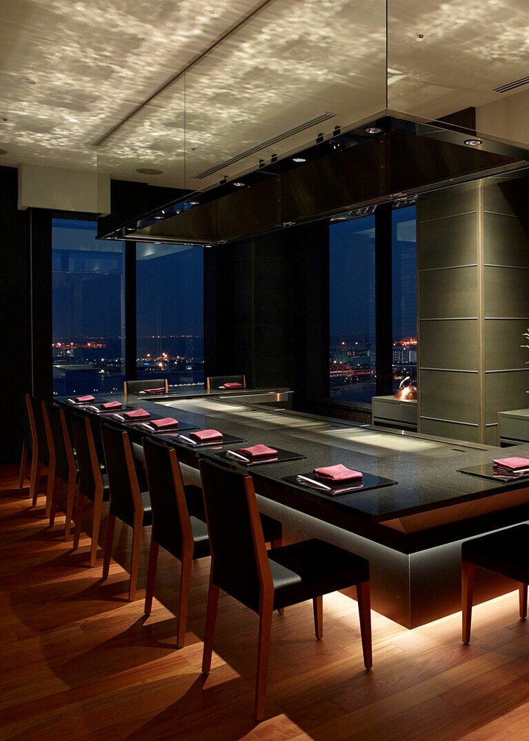 オークラ伝統の美食を神戸でも堪能できるレストランも魅力。