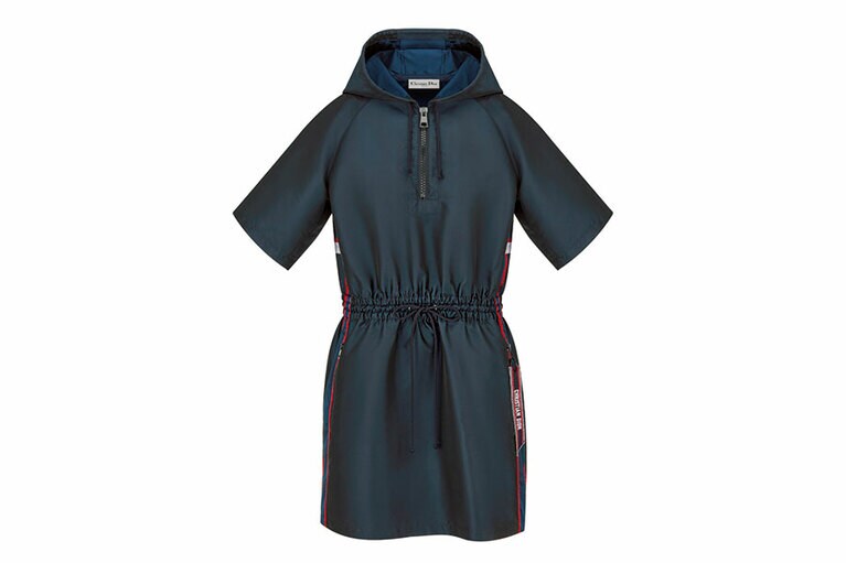 ドレス 506,000円。