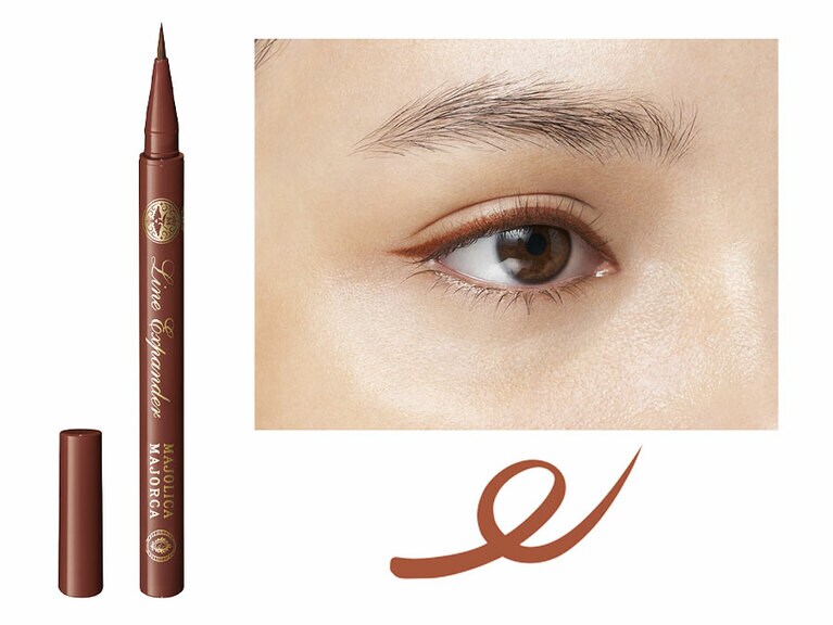 どの色を使っても、黒目がくっきり強調される仕上がりになる、リキッドアイライナー。汗・水・涙に強いウォータープルーフタイプだけど、お湯で簡単に落とせる。目元を強調できるちょうどよい濃度と、オレンジのお洒落感が両立しているテラコッタ。マジョリカ マジョルカ ラインエキスパンダー OR514 お作法 1,045円／資生堂