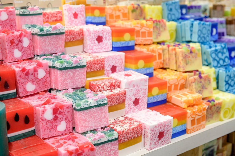 量り売りの石鹼 1オンス(約28.3g) 4.99ドル。