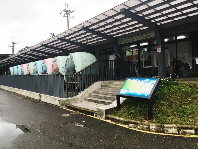 深澳駅。八斗子側から到着した場合はここで方向を変えて再度八斗子駅に向かいます。