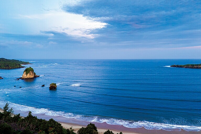 西表島ホテルから望む月ヶ浜。夜になると満天の星が広がる。