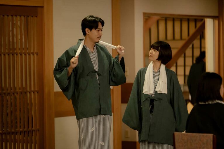 最新話の第8話では、文菜とゆきおの温泉旅行が描かれた（『冬のなんかさ、春のなんかね』公式Xより）